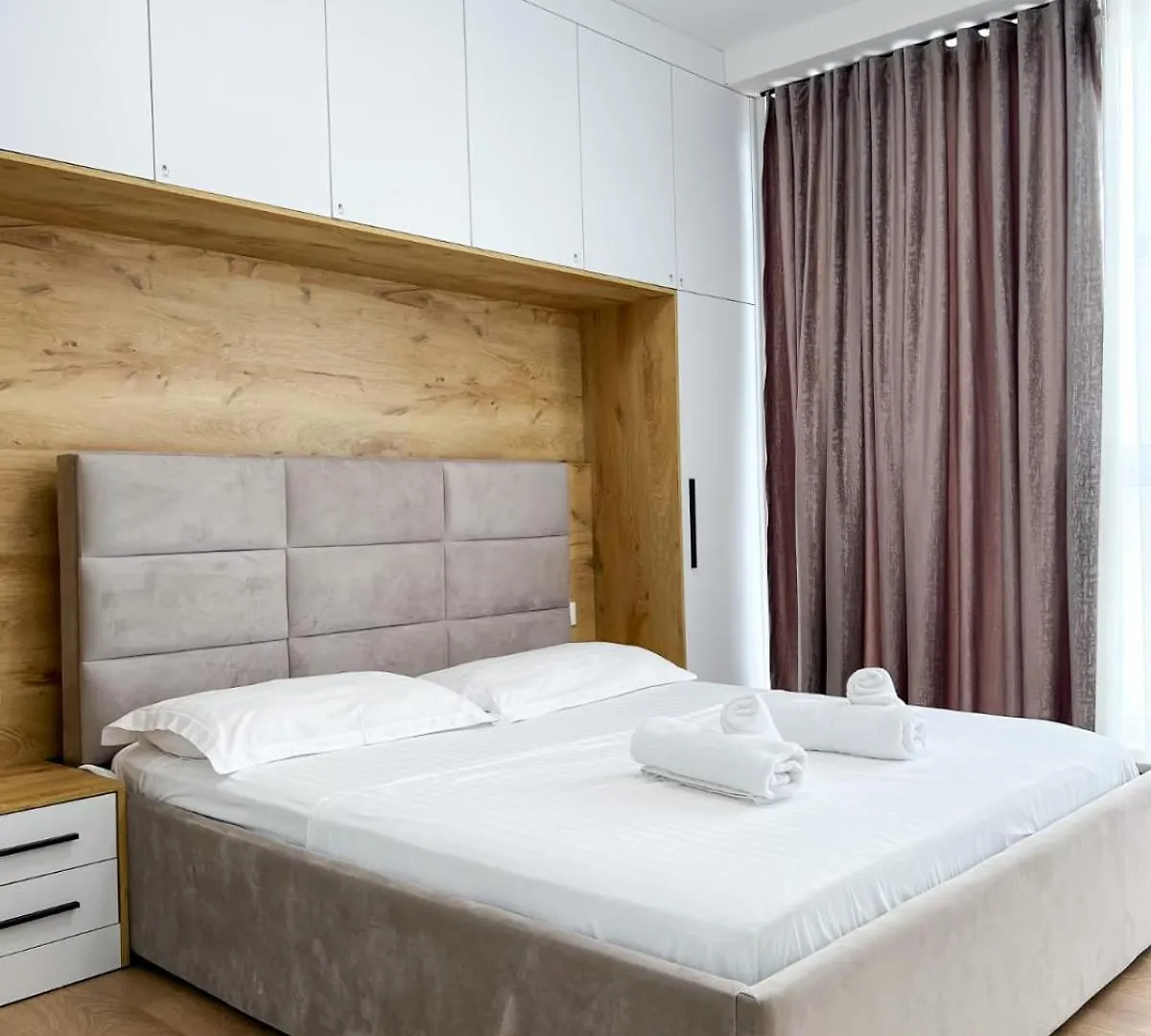 Boulevard Apartment 티라나