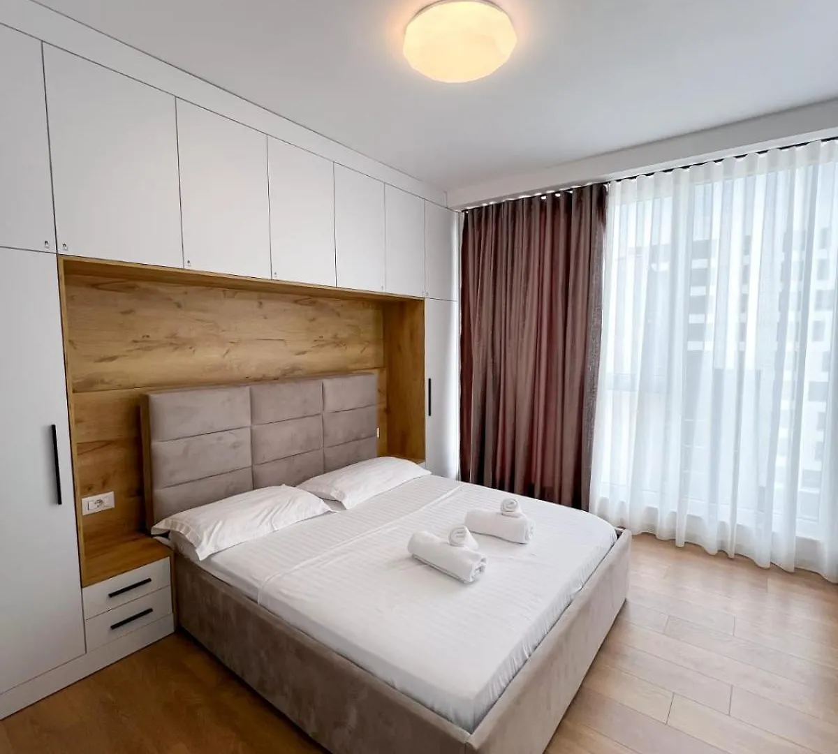 Boulevard Apartment 티라나