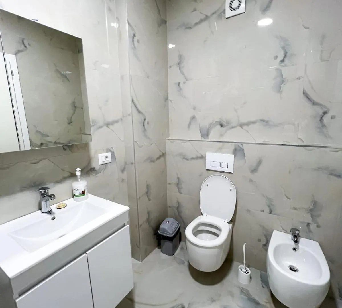 Boulevard Apartment 티라나 알바니아
