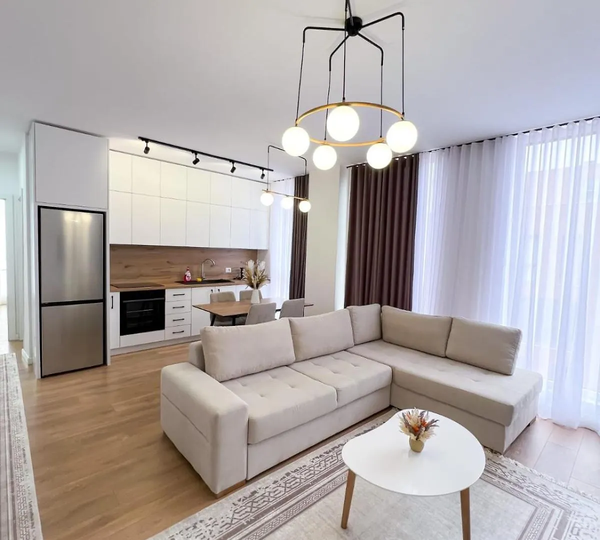 Boulevard Apartment 티라나 0*,